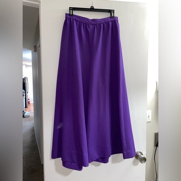 Purple large leg pants. - Picture 1 of 3